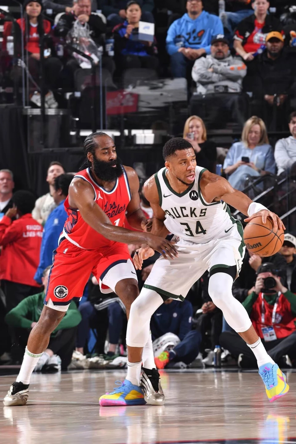 包含雄鹿队强势登顶东部，轻取老鹰队的词条